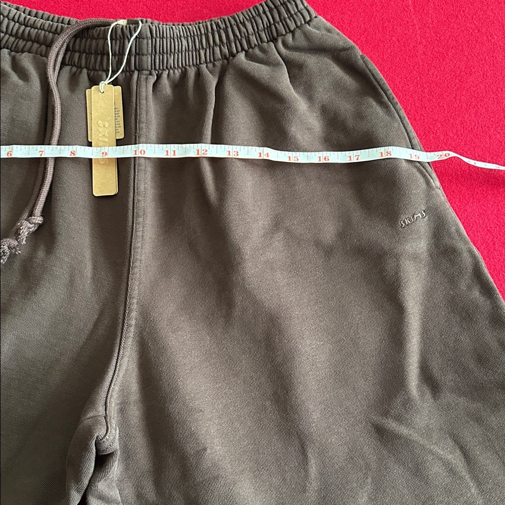SKIMS Espresso Boyfriend Fleece Sweatpants - Picture 11 of 13